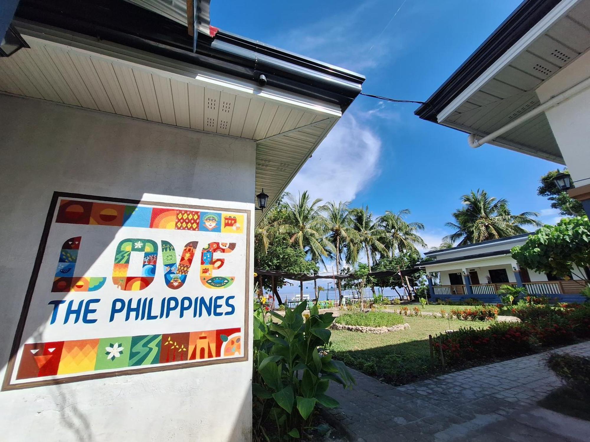 Island Front - Bangcogon Resort And Restaurant Oslob Exterior photo